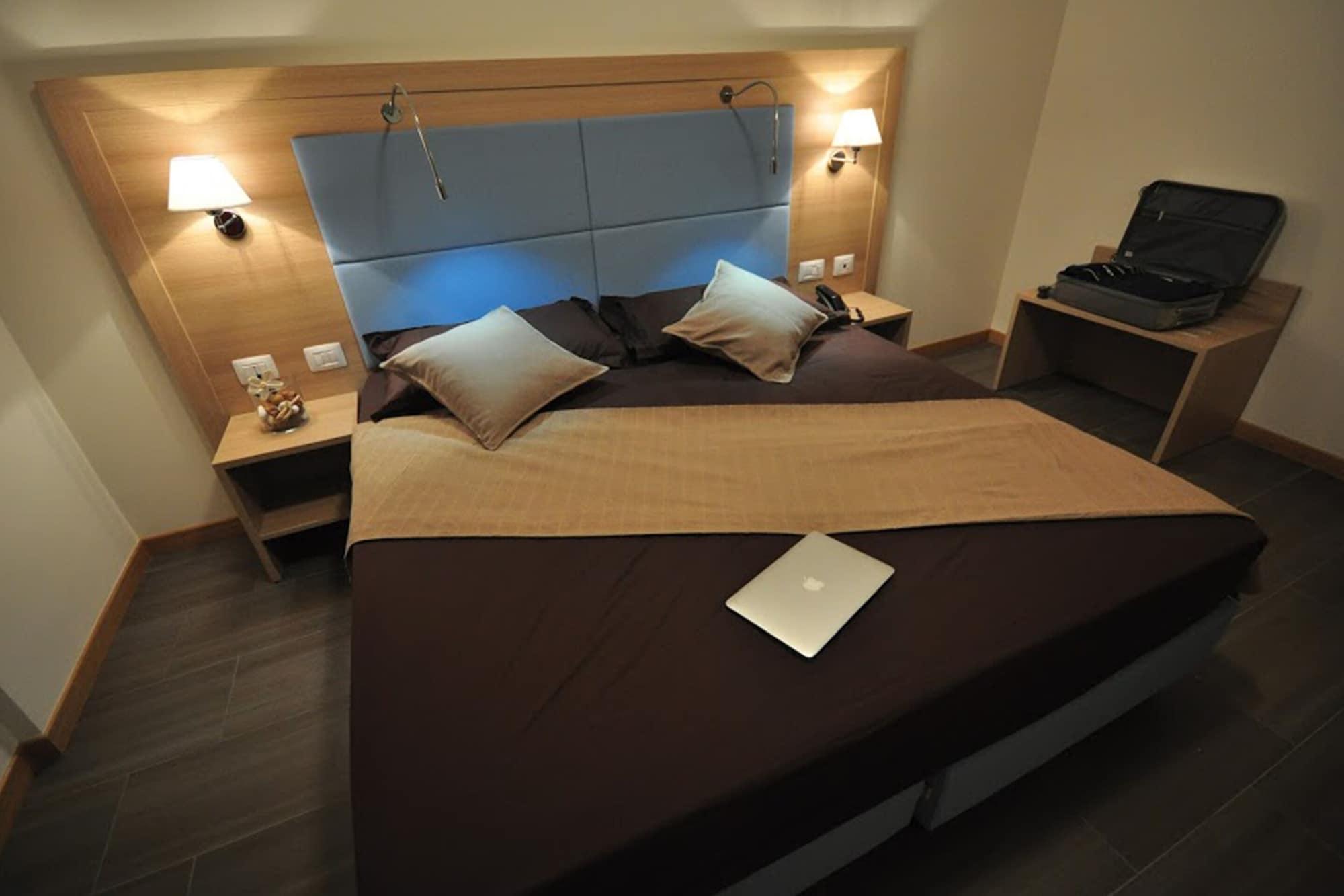 Hotel 325 Tor Vergata Рим Экстерьер фото