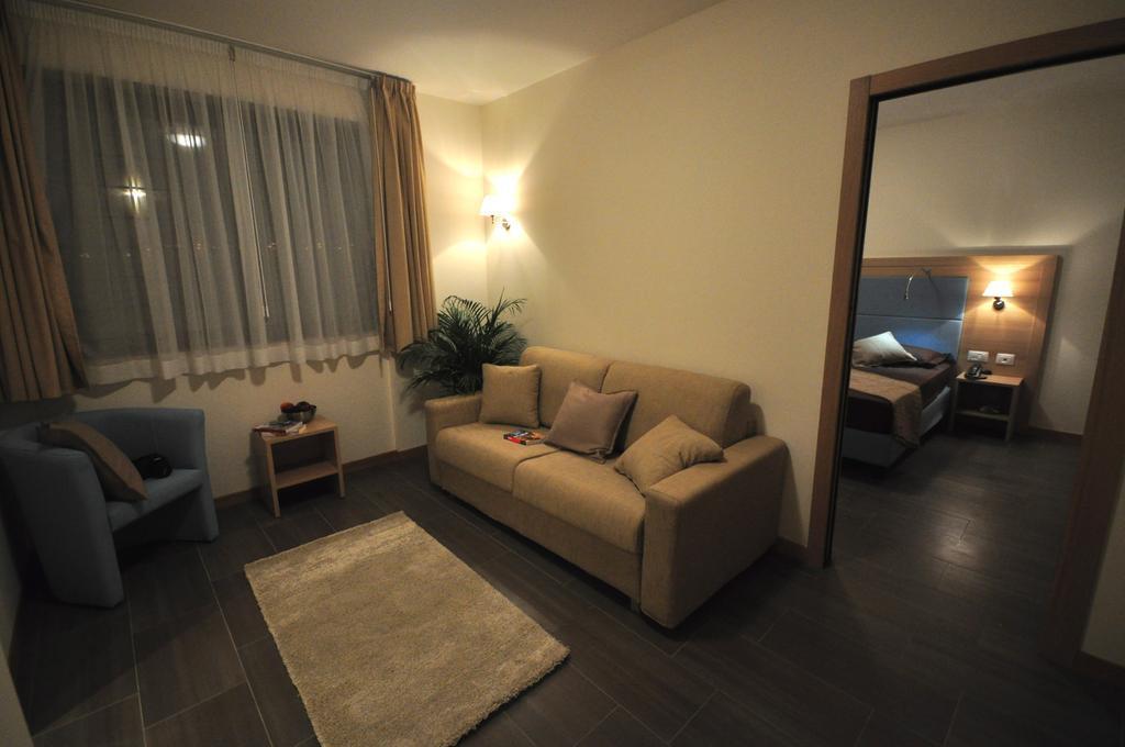 Hotel 325 Tor Vergata Рим Экстерьер фото