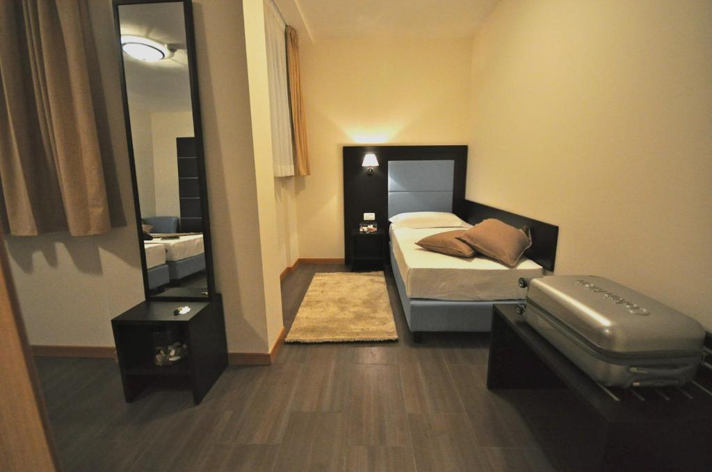 Hotel 325 Tor Vergata Рим Номер фото